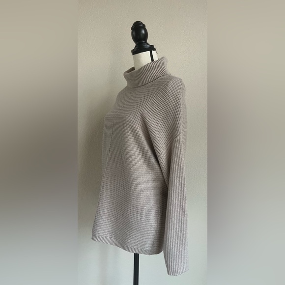 Cyrus Ribbed Turtleneck Pullover - Picture 4 of 10